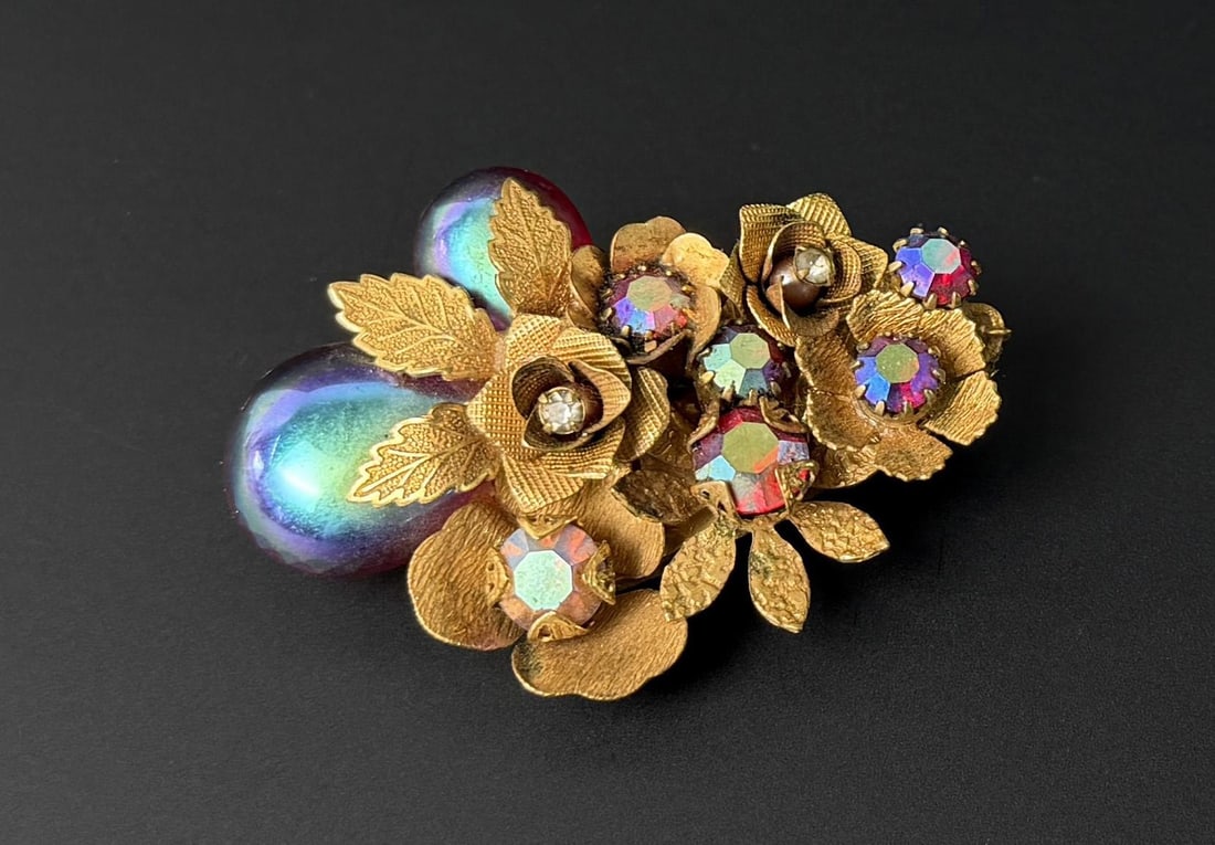 Miriam Haskell Aurora Borealis Rhinestone Brooch (1 of 3)