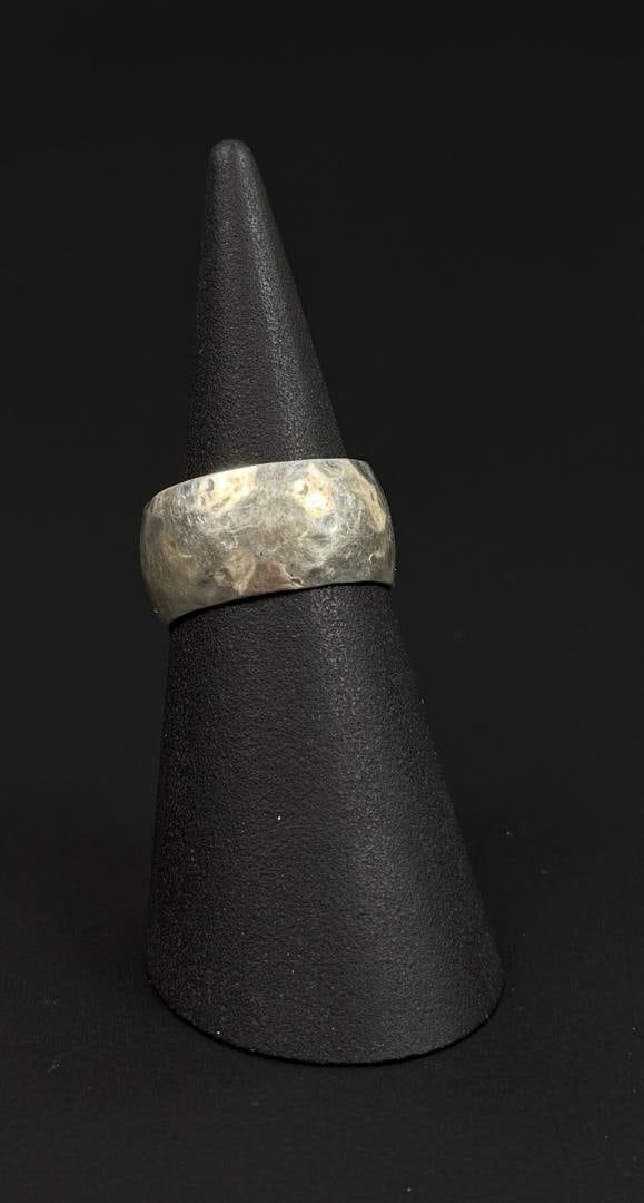 Liz Ron Hammered Sterling Silver Ring: 6.42 grams. Size 6 1/2