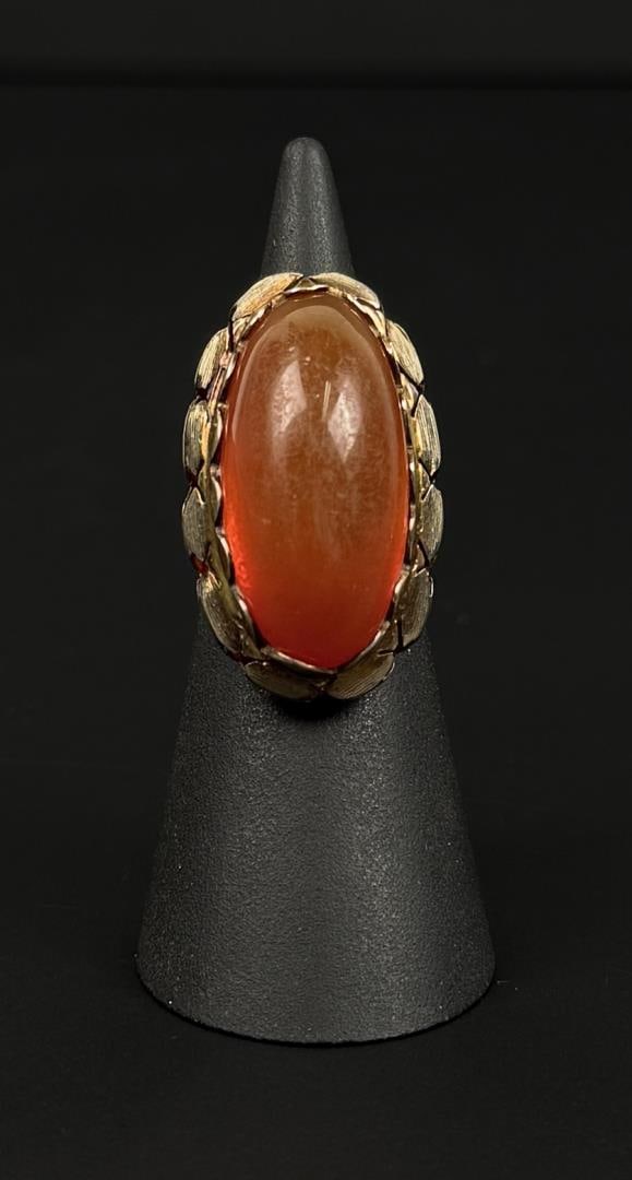 14k Gold Baltic Amber Ring: 8.49 grams. Size 4 3/4. Lot requires payment via non credit card only.