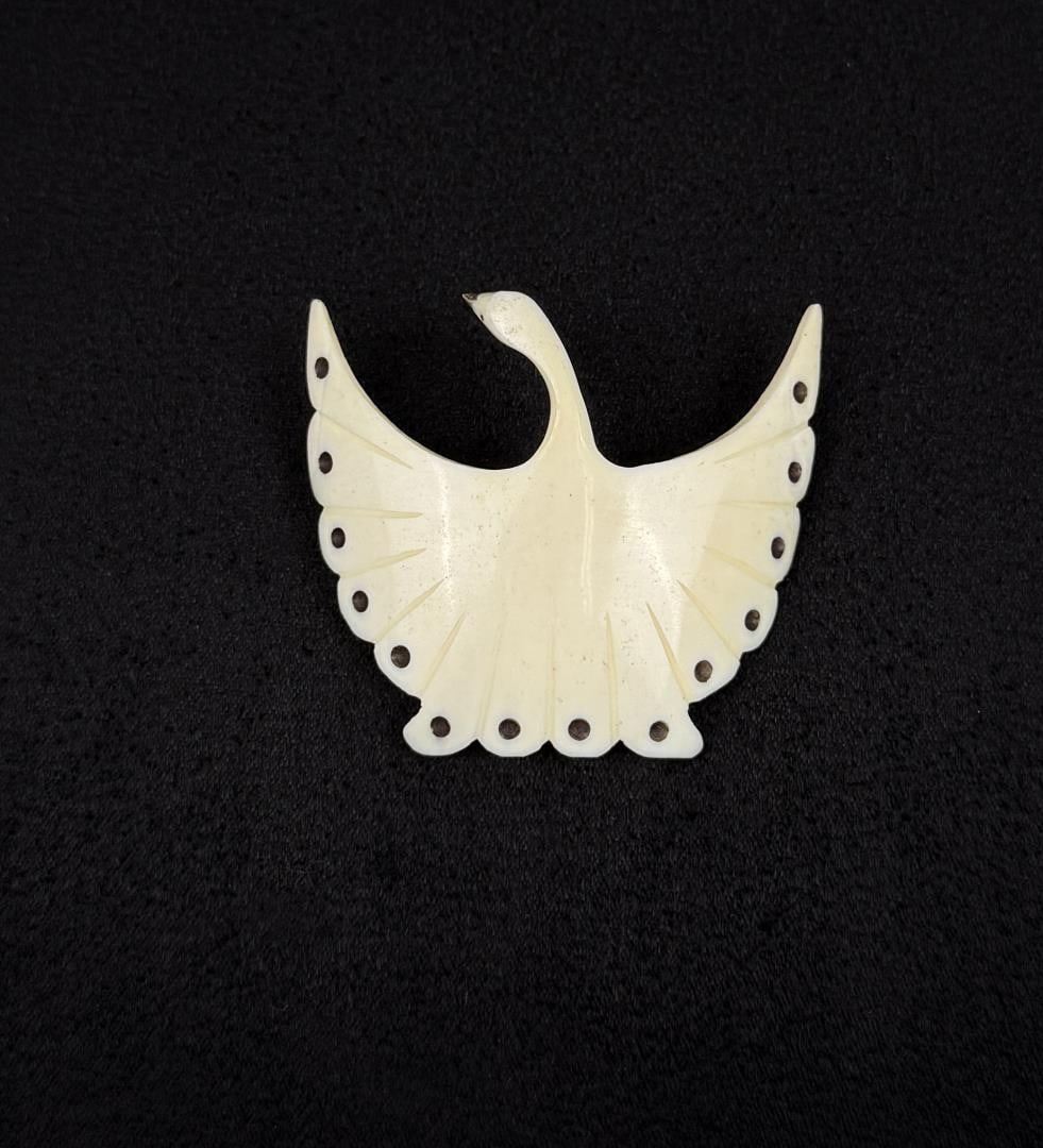 Alaskan Inuit Ivory Carved Goose Brooch (1 of 4)