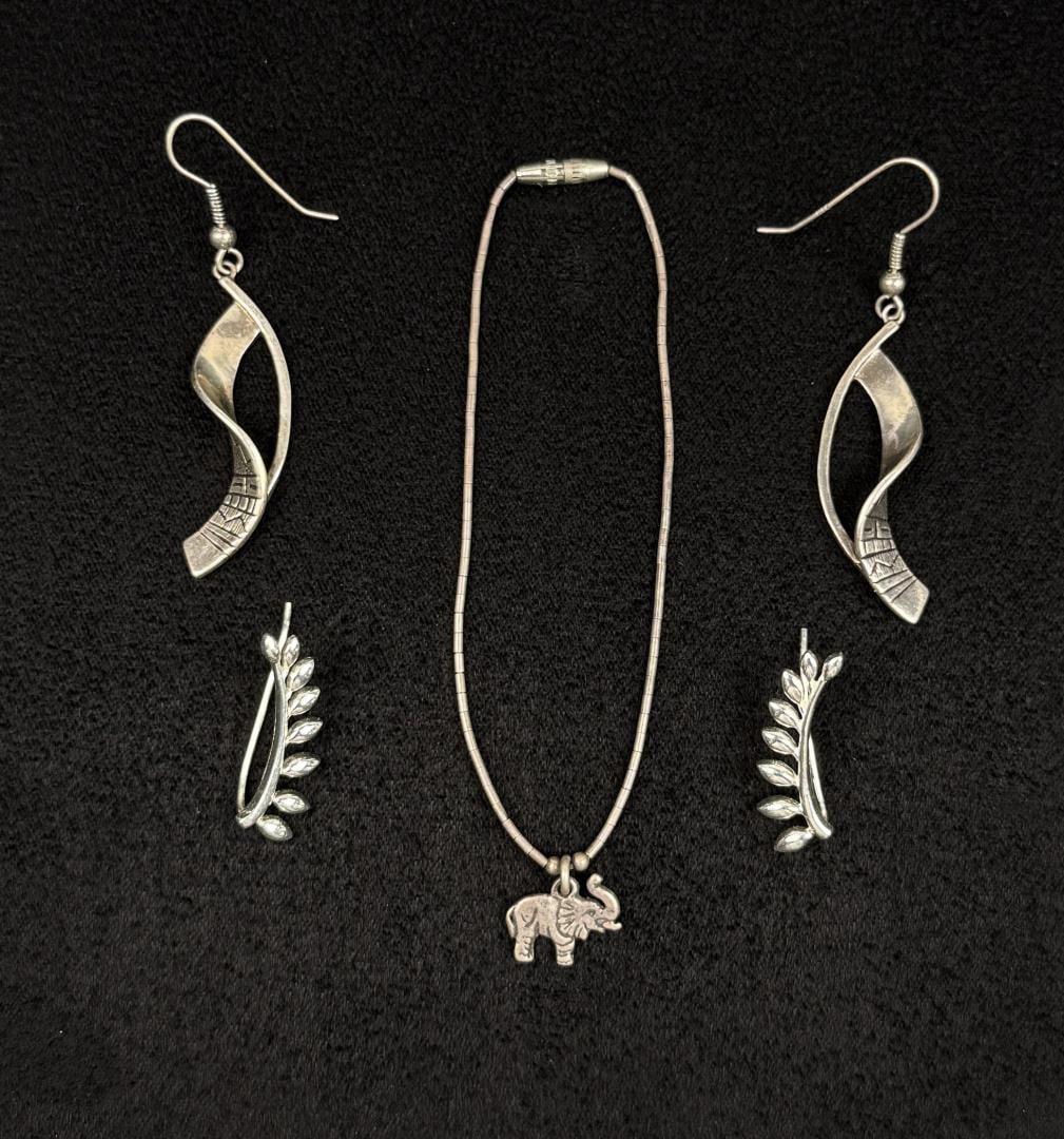 Collection of Sterling Silver Jewelry: 10.62 grams.