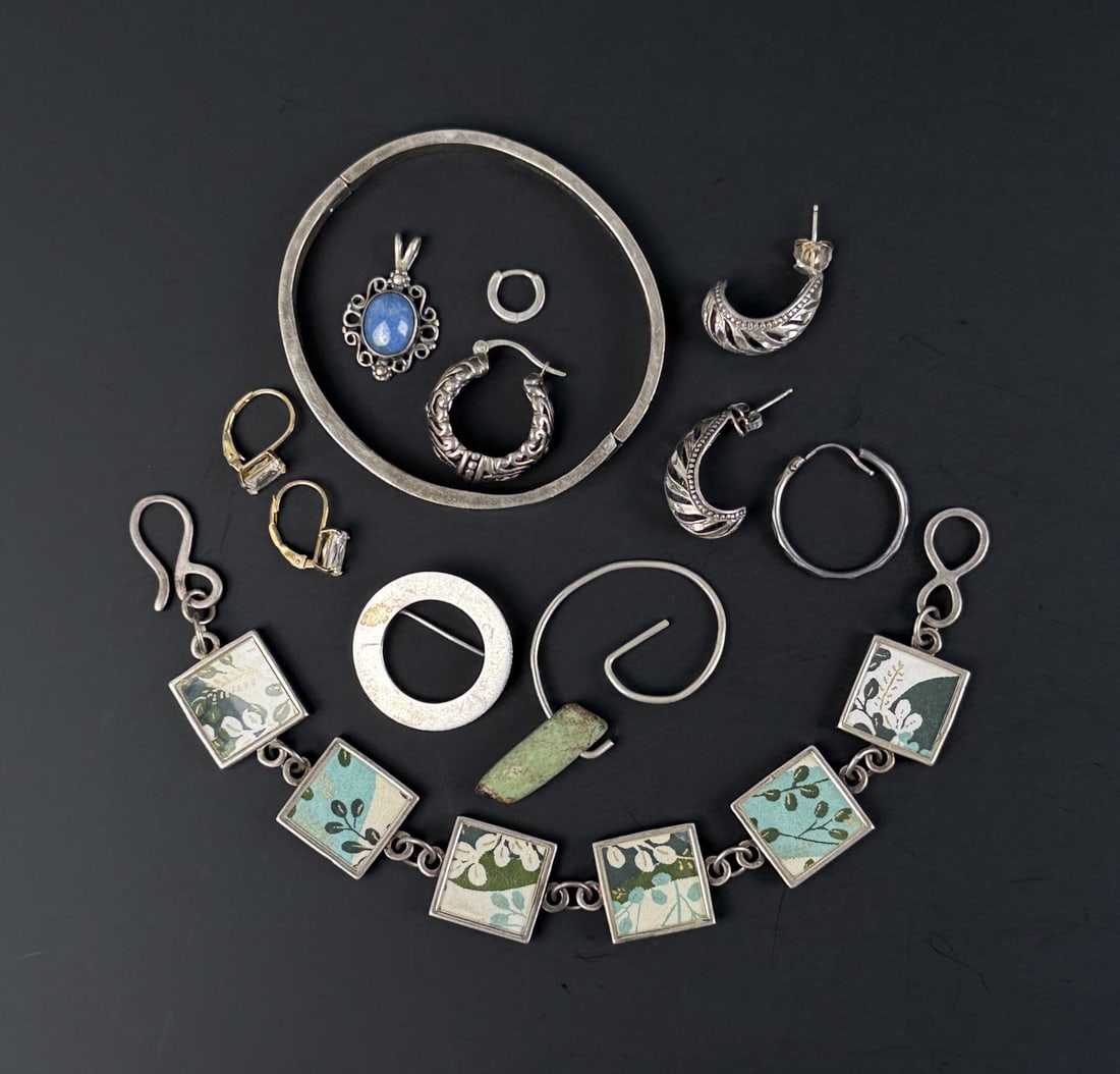 Collection of Sterling Silver Jewelry: 68.95 grams.