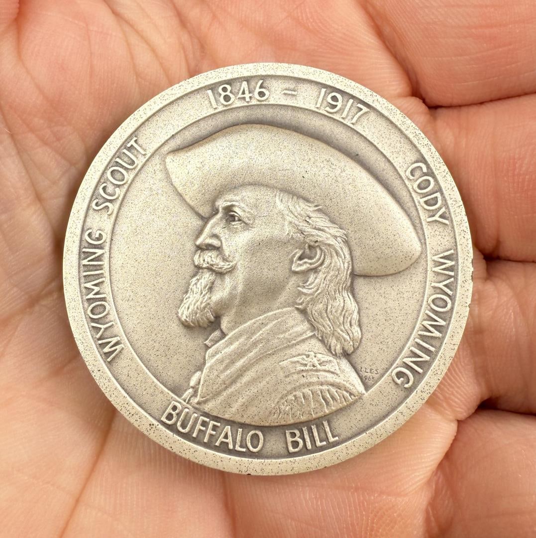 Buffalo Bill .999 Pure Silver Table Medal (1 of 5)