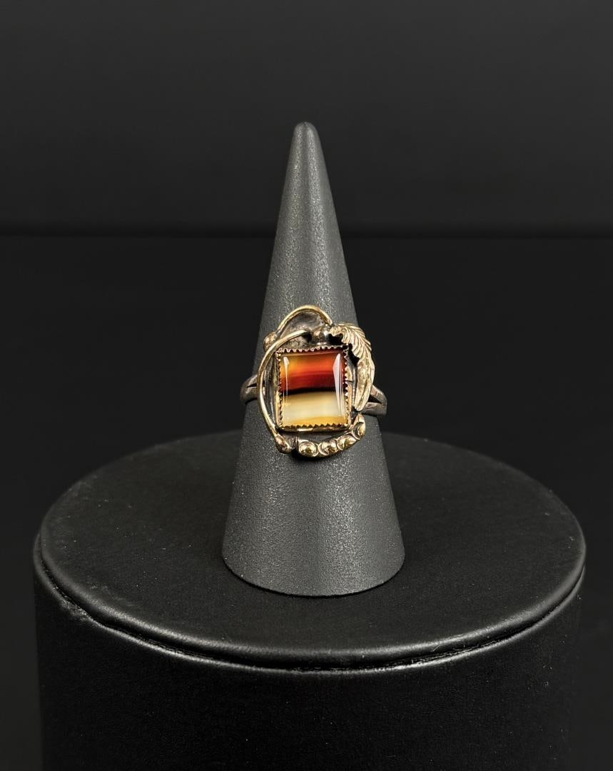 Sterling Silver Montana Agate Ring: 4.64 grams. Size 10