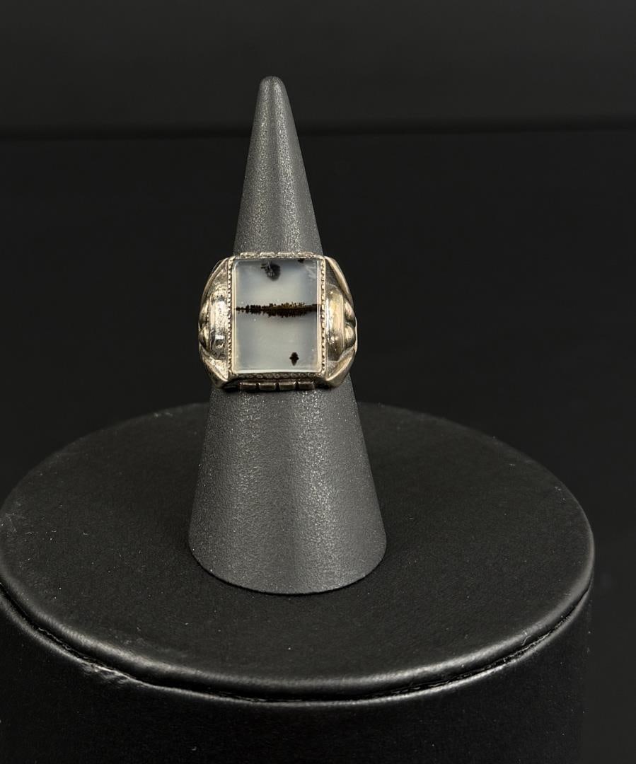 Sterling Silver Montana Agate Ring: Size 7 3/4. 6.23 grams.