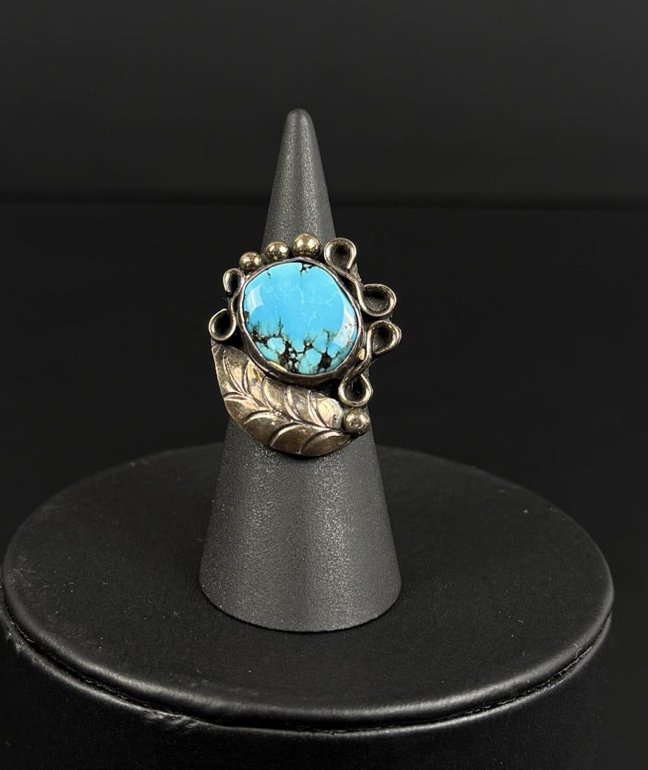 Navajo Sterling Silver Turquoise Ring: 9.03 grams. Size 6 3/4