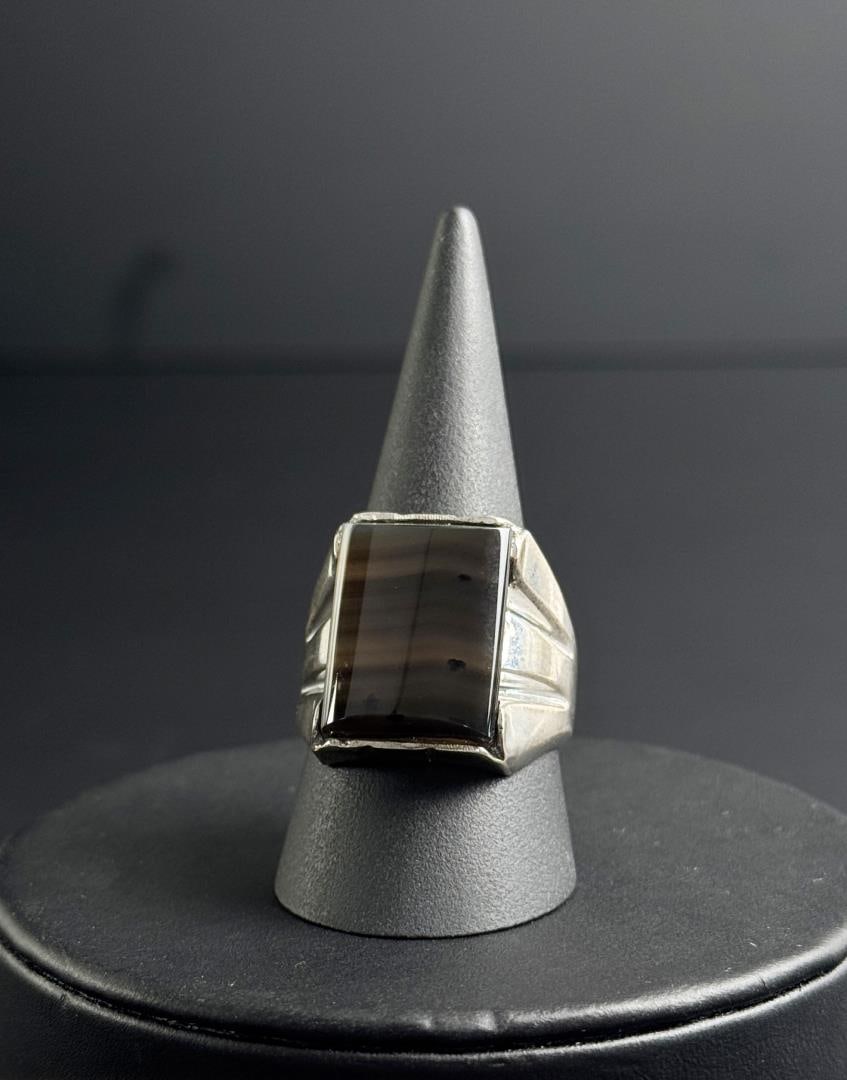 Sterling Silver Montana Agate Ring: 15.61 grams. Size 13