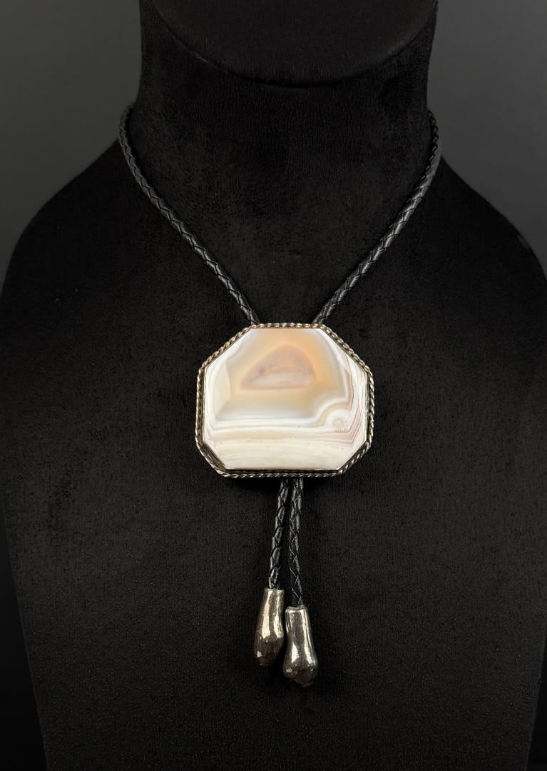 Navajo Sterling Lace Agate Bolo Tie: 17 1/4" long.