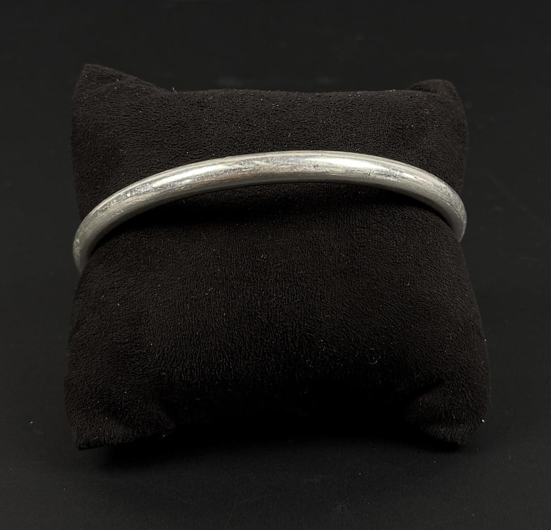 Sterling Silver Bangle Bracelet: 8" inner circumference. 48.33 grams.