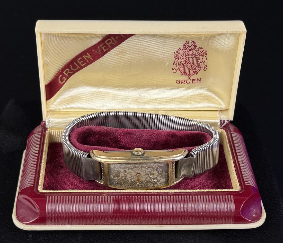 Art Deco Gruen Curvex Watch: Not working.