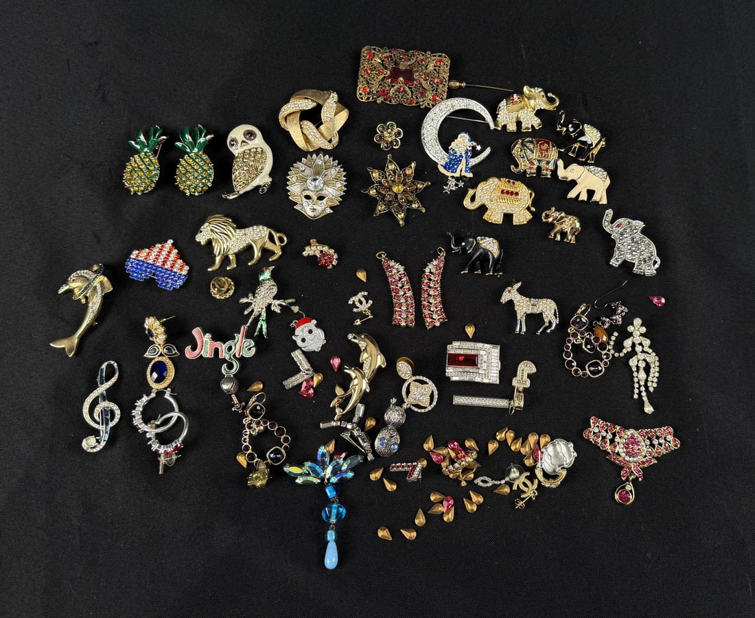 Collection of Rhinestone Costume Jewelry: 1.3lbs worth.