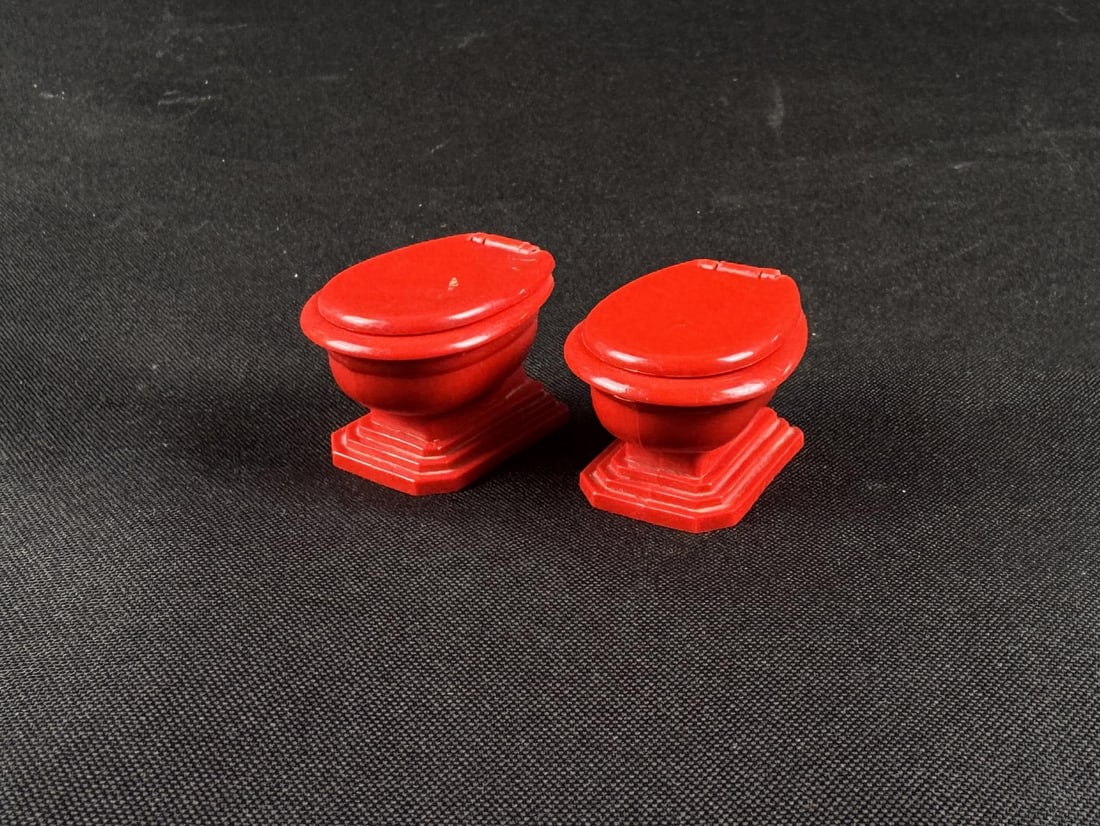 Red Toilet Salt & Pepper Shakers: Nice set