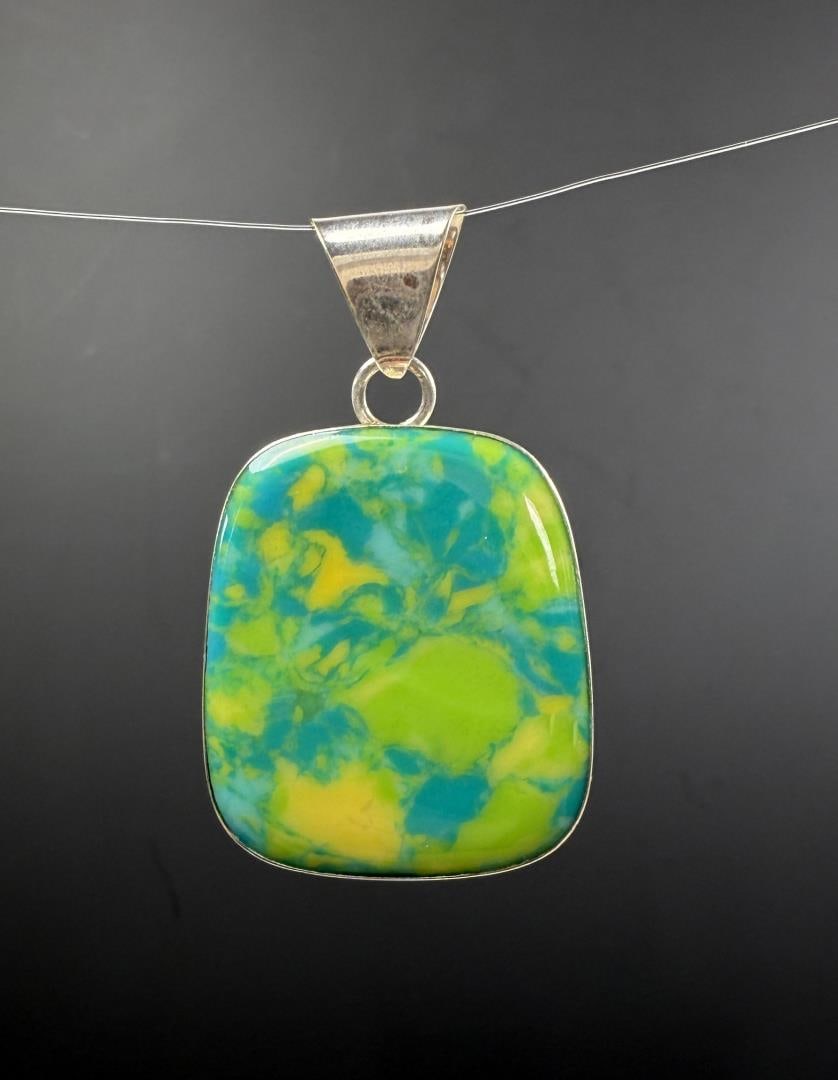 Taxco Mexico Sterling Silver Pendant: 15.67 grams. 2" by 1 1/8".