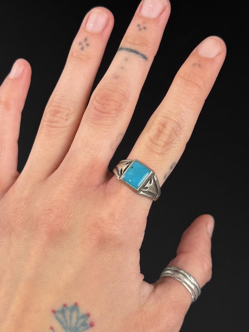 Old Pawn Navajo Sterling Turquoise Ring: 4.5 grams. Size 8 1/4
