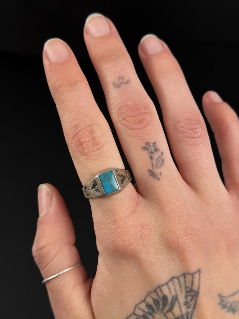 Old Pawn Navajo Sterling Turquoise Ring: Size 8. 4.2 grams.