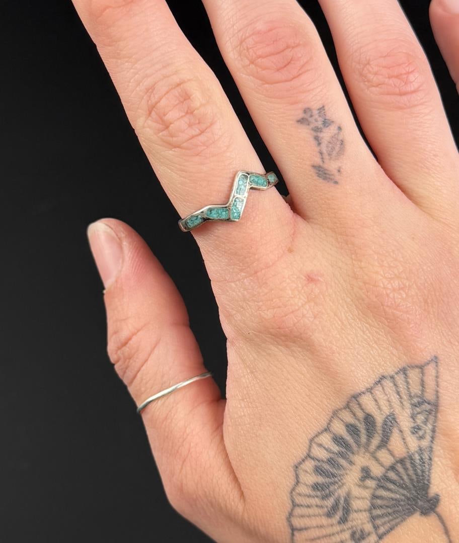 Navajo Sterling Silver Turquoise Inlay Ring: 1.9 grams. Size 8