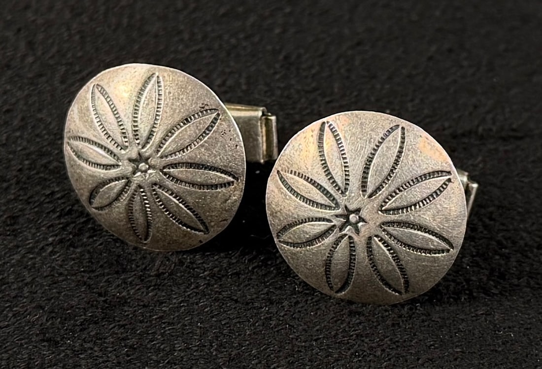 Navajo Sterling Silver Concho Button Cufflinks: 9.7 grams. 3/4" diameter.