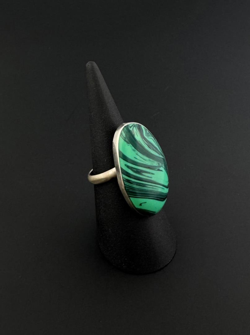 Taxco Mexico Sterling Malachite Ring: 8.28 grams. Size 8