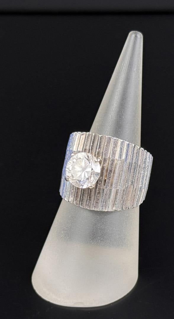 Taxco Mexico Sterling Silver Ring: Size 8 1/2. 17.08 grams.