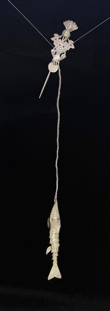 Peruvian Sterling Silver Articulated Fish Brooch: 14 3/8" long with chain and pin. 36.91grams total.