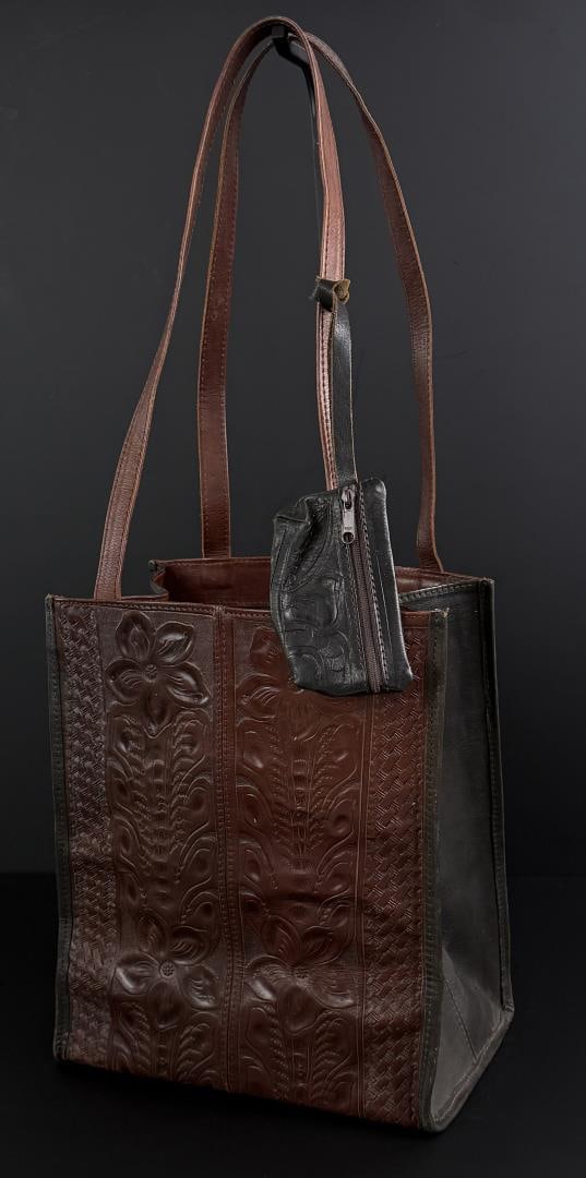 Leaders in Leather Tooled Leather Cowgirl Tote: Nice example.