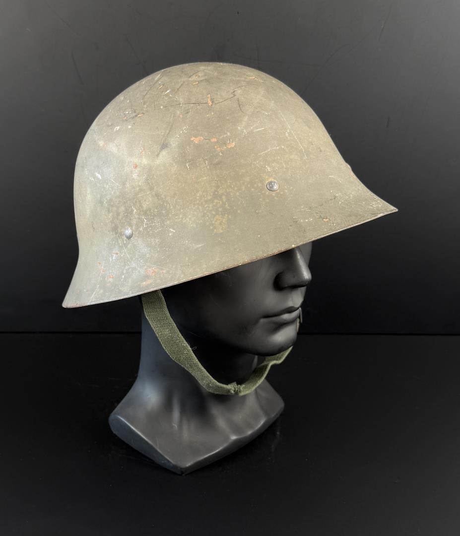 Swedish M26 Army Helmet: Decent example.