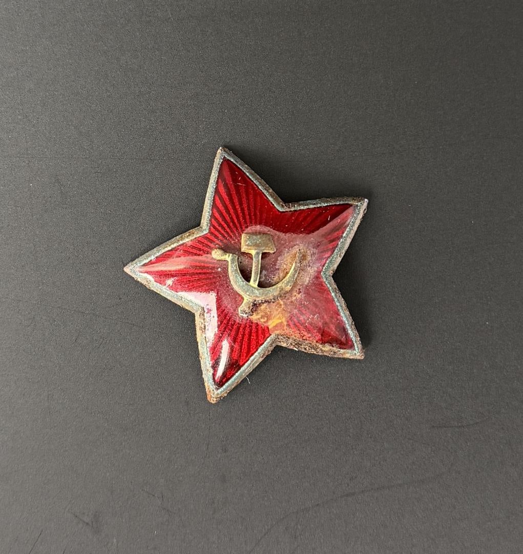 USSR Soviet Red Army Cap Badge: 1 1/4" diameter.