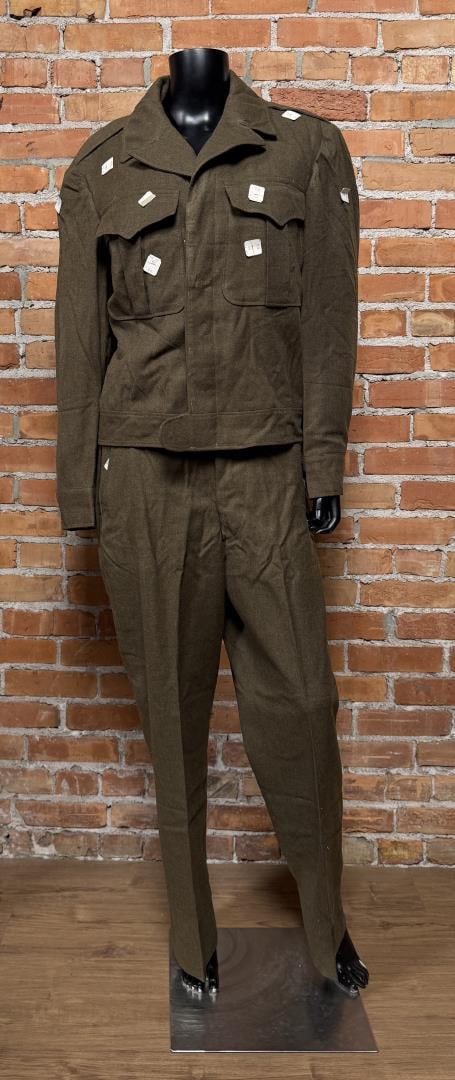 WW2 US Army Field Uniform Set (1 of 14)