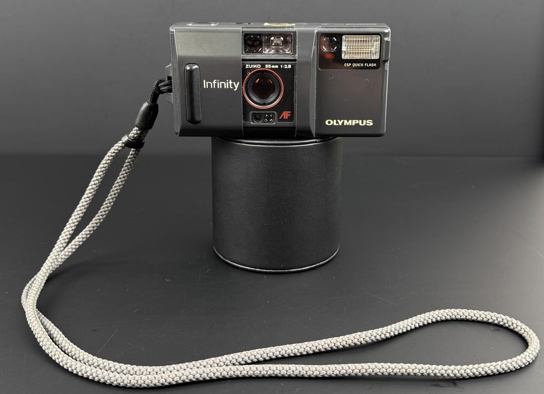Olympus Infinity AF 35mm Point and Shoot Camera (1 of 10)