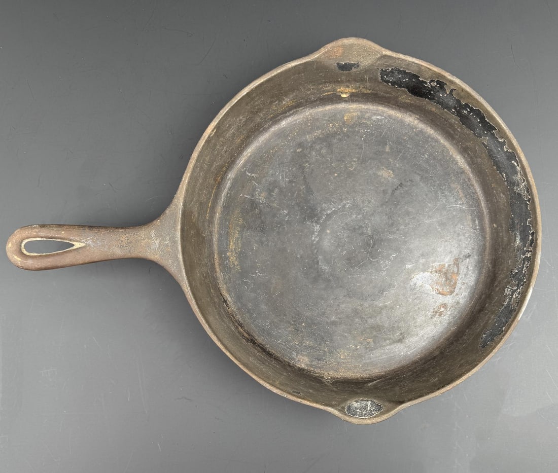 Wagner Sidney Arc Logo No 8 Cast Iron Skillet (1 of 5)