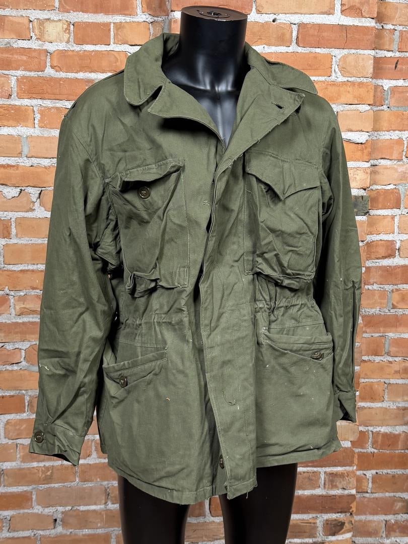 Korean War M-1950 M50 Field Jacket: Size Regular Large.