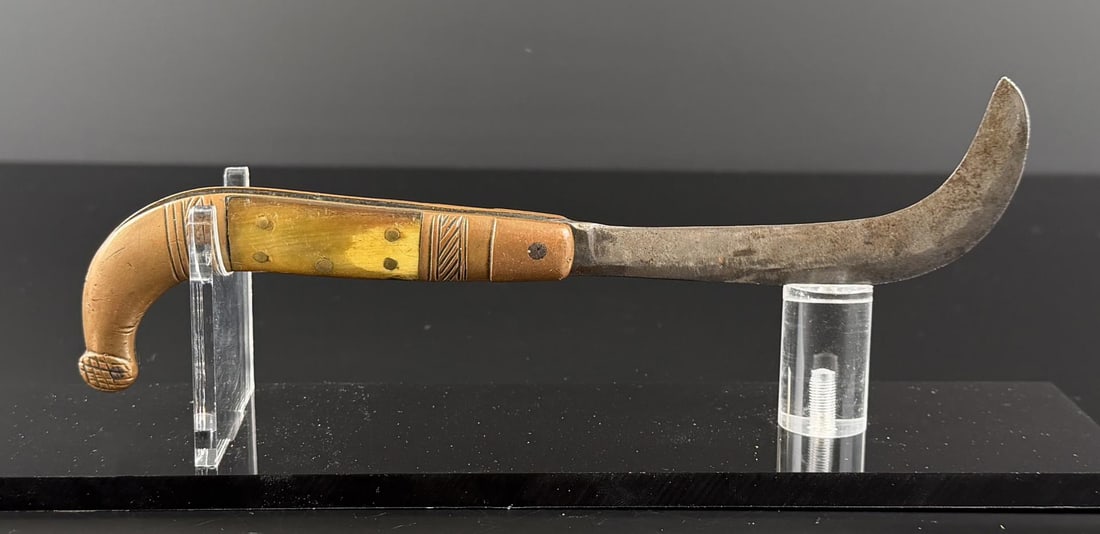Mediterranean Italian Clasp Knife: 4 3/4" long closed.