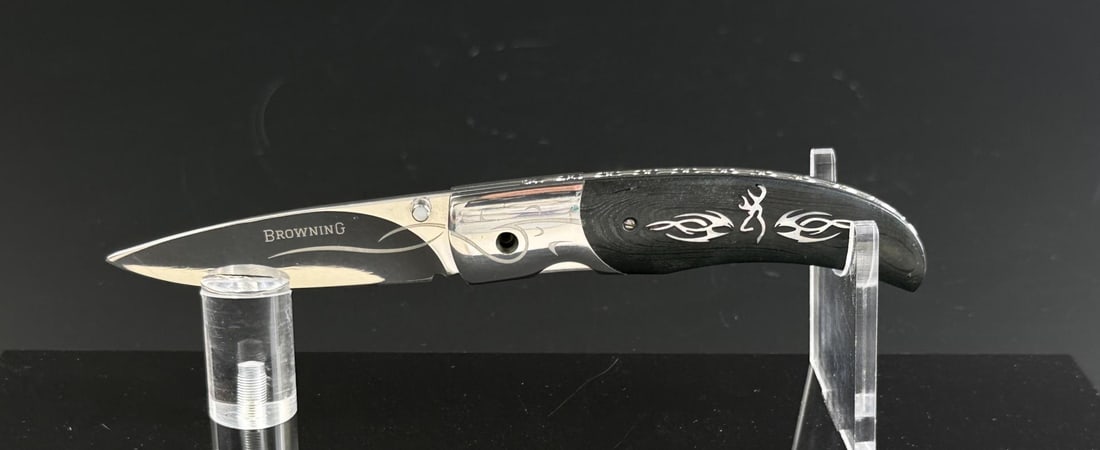 Browning Model 721 Pocket Knife: 4 1/4" long closed.