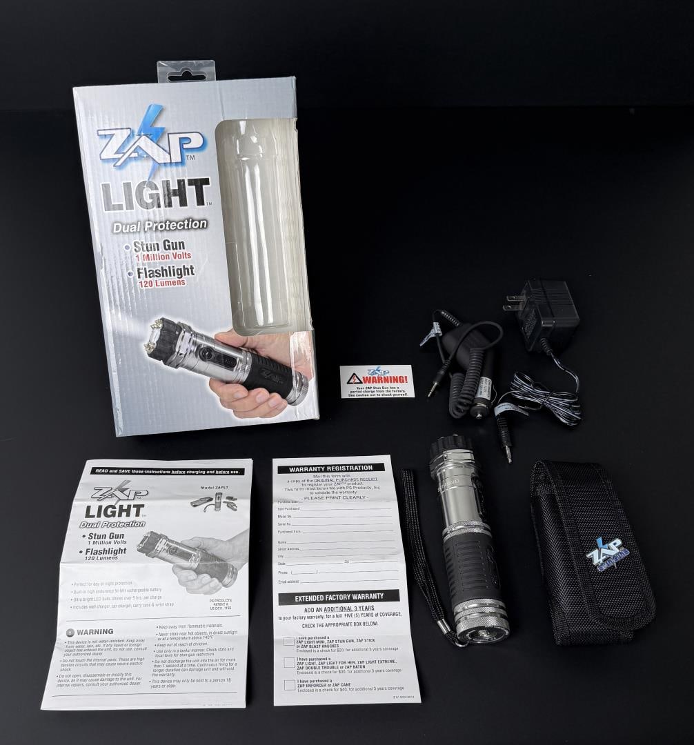 Zap Light Stun Gun Flashlight: Nice set in box. In working order.