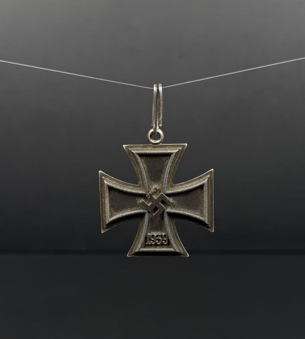 WW2 German Iron Cross Medal: Medal marked .800, bail marked .900.