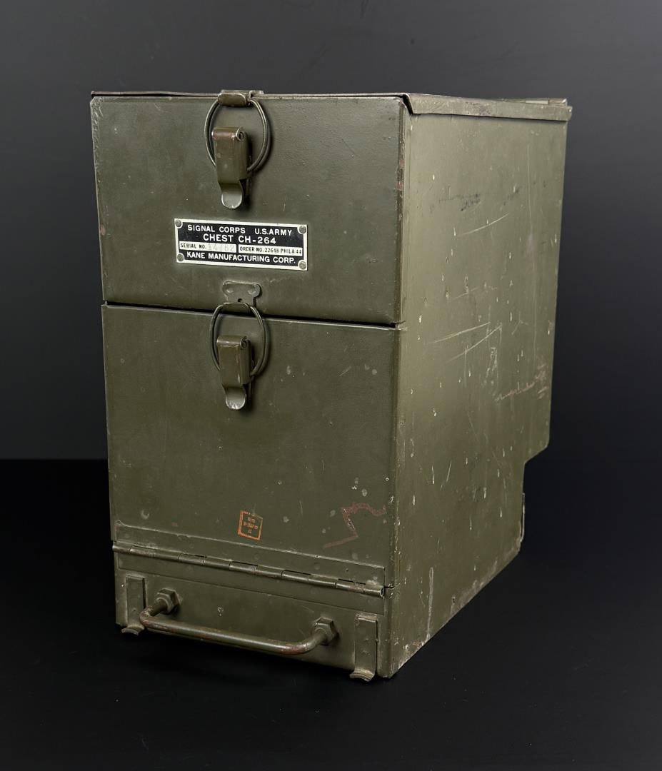 US Army Signal Corps Chest CH-264: For radio tubes. Empty.