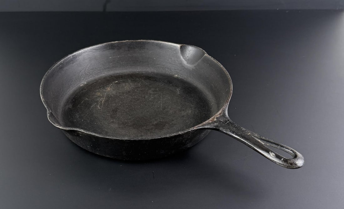 Griswold No 9 Small Logo Cast Iron Skillet (1 of 7)