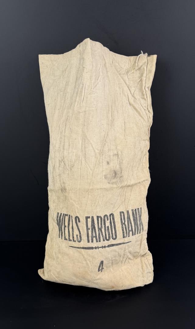 Wells Fargo Stagecoach Bank Bag (1 of 4)