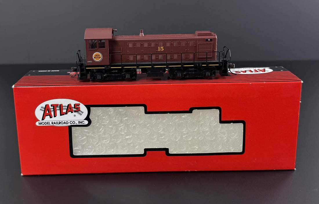 Atlas 8816 S-1 Locomotive Chicago Great Western 15: Nice example in box.