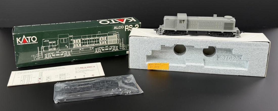 Kato 37-2100 RS-2 Alco Locomotive: Undecorated