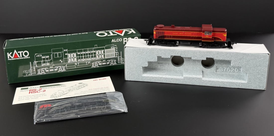 Kato 37-2102 RS-2 Alco Locomotive (1 of 8)