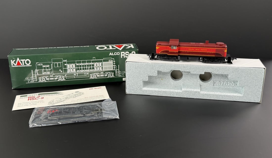 Kato 37-2103 RS-2 Alco Locomotive (1 of 7)