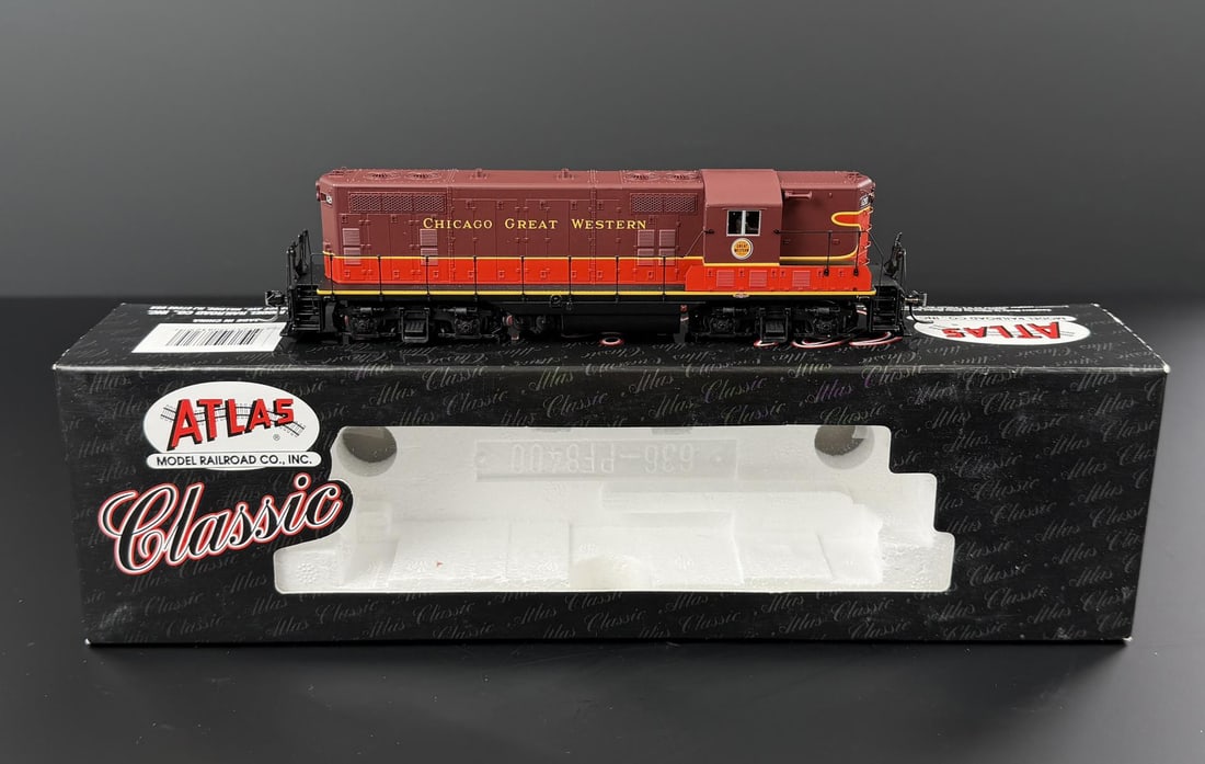 Atlas Classic 8325 GP-7 Locomotive: Chicago Great Western #120