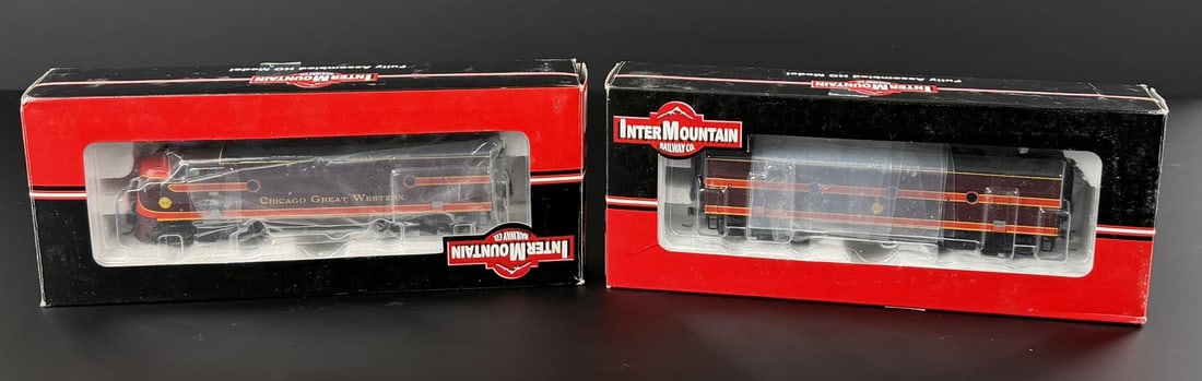 Intermountain Railway 49621-01 Locomotive Set: F3B and F3A. Chicago Great Western.
