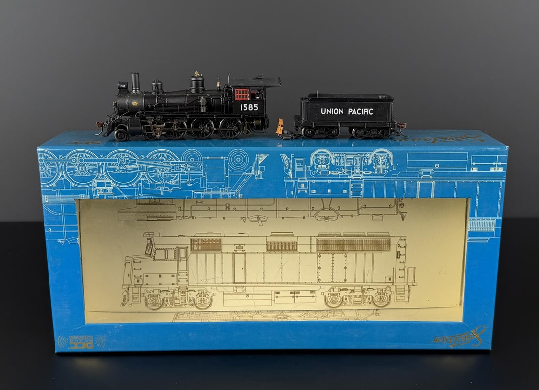 Spectrum 84903 4-6-0 Locomotive (1 of 11)