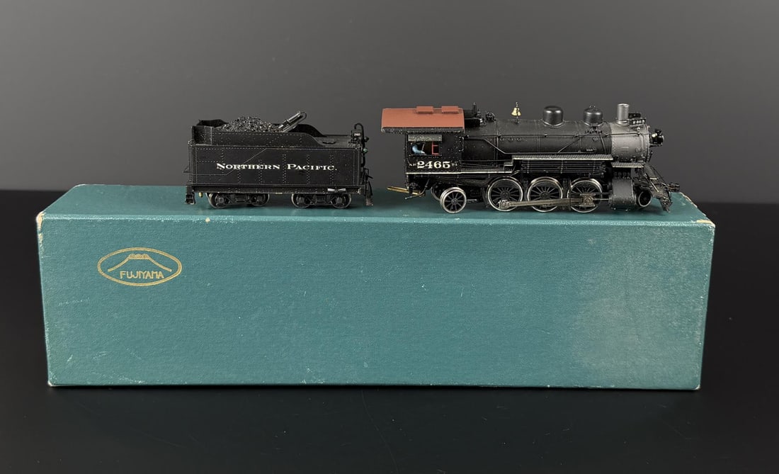 Fujiyama Kogyo T-1 2465 Locomotive and Tender: Northern Pacific
