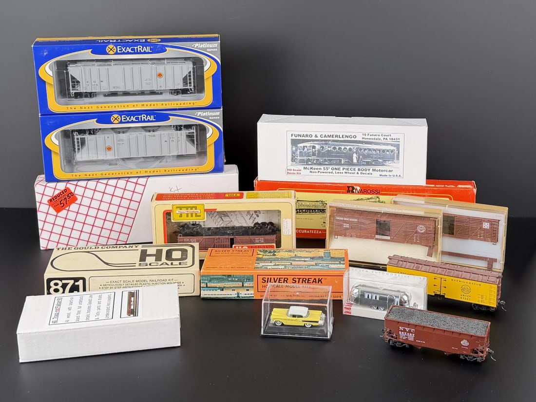 Collection of Assorted Boxcars Hoppers and More: Nice grouping