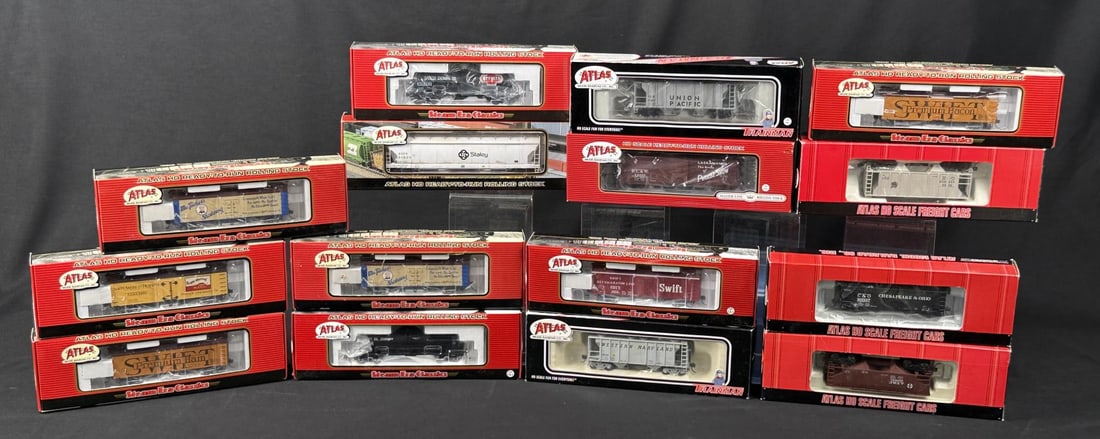 Collection of Atlas Hopper Reefer Boxcars (1 of 11)