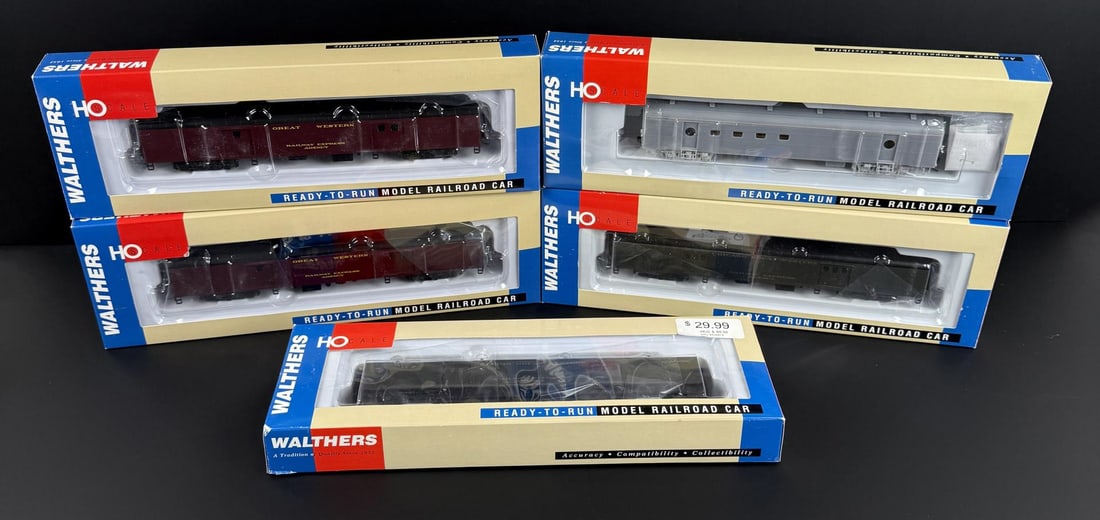 Walthers Ready to Run Baggage Boxcars (1 of 7)
