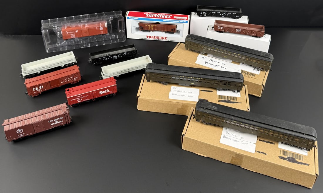 Collection of Assorted HO Scale Boxcars (1 of 20)